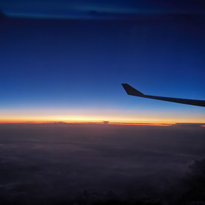 车上没空了你坐小杰身上说说
