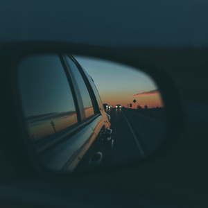 车上没空了你坐小杰身上说说
